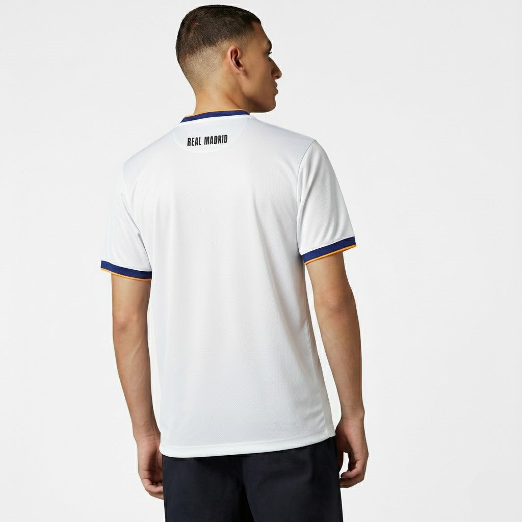 Camisa Retrô Real Madrid 2010/11 I